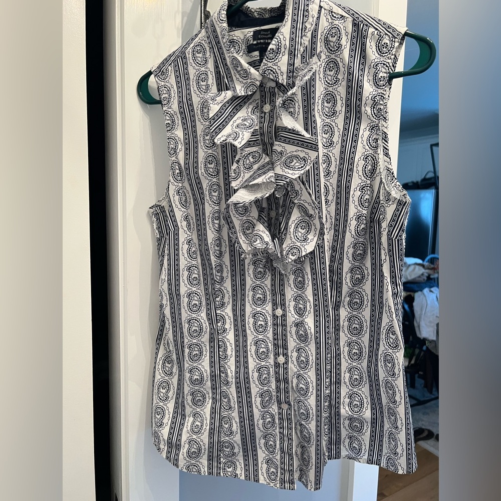Tommy Hilfiger navy/white paisley ruffled button down top
